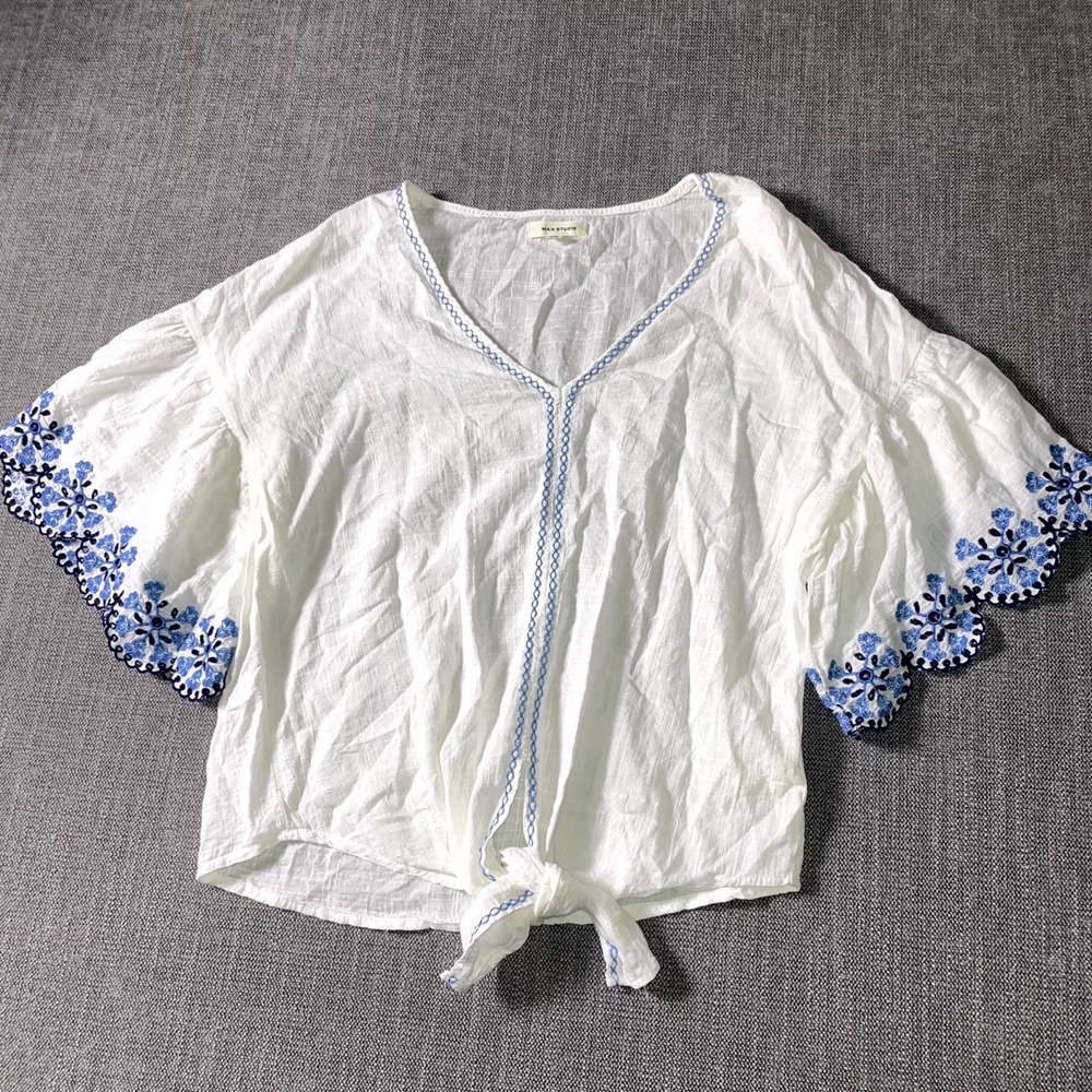 Max Studio Cropped Top Womens XS Blue White Embroidered Trim Tie Front V Neck